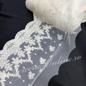 Dantela Bumbac brodata pe tull, cca 20cm (la metru) Cod:3966