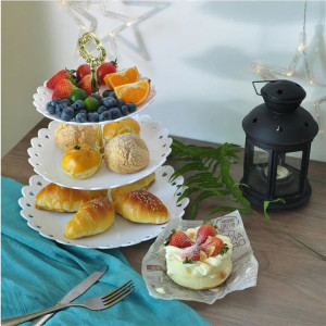 Fructiera etajata cu 3 nivele, pentru prajituri, torturi, fructe, aperitive, alb - Img 3