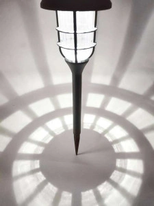Set 6 bucati lampa solara led cu fixare in pamant - Img 4
