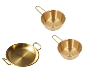 Set tava cu manere pentru servire si doua sosiere cu un maner din otel inoxidabil