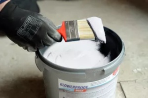 Blowerproof Liquid Spray 11,4 kg – Membrană lichidă albă certificată pentru etanșare la aer și protecție radon - Img 7