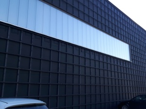 Ampatop F Black cu bandă integrată, 75m², 150cm × 50m - Barieră de vânt rezistă la UV, pentru fațade cu rosturi deschise, exterior - Img 2
