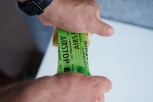 AIRSTOP ELASTO 100mm x 25m 50/50 - Bandă adezivă, UNIVERSALĂ, ușor extensibilă pentru etanșare la aer și vânt, interior/exterior - Img 3
