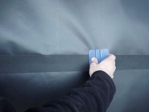 Ampacoll A Tape black, 75 mm x 25 m - Bandă adezivă neagră incombustibilă A2-s1,d0, armată cu fibră de sticlă, stabilă UV peste 10 ani - Img 3