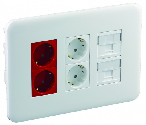 83402 CBR - Posto de Trabalho Embeber 3x4 Módulos com 2 Schuko VM + 2 Schuko BR + 2 RJ
