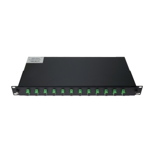 Painel de ligações 1U para rack de 19 polegadas - Inclui 12 adaptadores SC simplex instalados - Polimento APC para baixa perda de sinal ótico - Tabuleiro de ligação interna integrado - É fornecido vazio, sem pigtails incluídos. - Superfície exterior resis