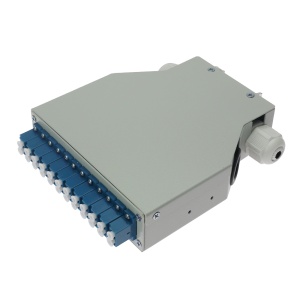 Caja de distribución de fibra para carril DIN - Incluye 12 adaptadores LC dúplex preinstalados - Pulido UPC para baja pérdida de señal óptica - Bandeja de empalme interna integrada - Se suministra vacía, sin pigtails incluidos - Superficie exterior robust