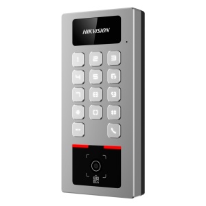 Controlo de acesso PoE IP65 IK09 - Cartão MF DESFire, QR dinâmico e PIN - 10.000 utilizadores | 300.000 registos - TCP/IP, WiFi, RS485 e Wiegand - Controladora integrada - iVMS-4200 | Hik-Connect