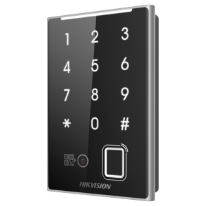 Leitor de acesso - Acesso por impressão digital, cartão MF DESFire, código QR e PIN - Indicador LED e acústico - Wiegand 26/34 | RS485 - Compatível com os controladores Hikvision - Apto para exterior IP65