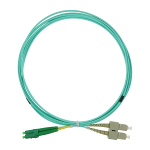 Cabo de ligação de fibra ótica dúplex - Fibra multimodo OM4 de alta velocidade - Conectores híbridos LC APC e SC UPC - Comprimento exato de 3 metros - Revestimento exterior LSZH na cor Aqua - Compatibilidade de utilização genérica e universal