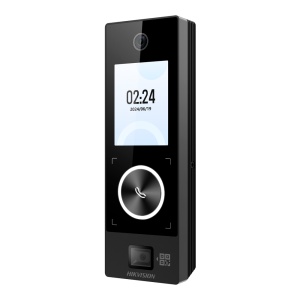 Controlo de acesso e presença PoE IP65 - Facial, cartão MF e código QR dinâmico - 1.000 utilizadores | 150.000 registos - TCP/IP, Wi-Fi e Wiegand - 2.4" TFT | Controlador integrado - iVMS-4200 | Hik-Connect