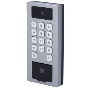 Controlo de acesso com câmara PoE IP65 IK09 - Impressão digital, MF DESFire, cartão QR e PIN - 10.000 utilizadores | 300.000 registos - TCP/IP, WiFi, RS485 e Wiegand - Controladora integrada - iVMS-4200 | Hik-Connect