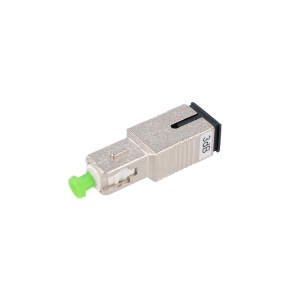 Atenuação exata de 5dB no sinal ótico. - Conector SC de tamanho padrão seguro. - Polimento APC em ângulo que elimina o reflexo. - Estabilidade térmica em ambientes críticos. - Instalação direta do tipo Plug and Play. - Compatibilidade universal monomodo O