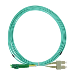 Cable de conexión de fibra óptica dúplex - Fibra multimodo OM4 de alta velocidad - Conectores híbridos LC APC y SC UPC - Longitud exacta de 5 metros - Cubierta exterior LSZH color Aqua - Compatibilidad de uso genérica universal