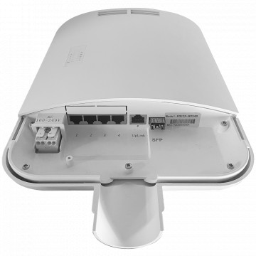 Cambiar Papa a exterior - 4 RJ45 Papa + 1 Uplink RJ45 + 1 Uplink SFP - 4 x 100/1000 Mbps 1 x Gigabit 1 x SFP - 30 W poner puerta / Máximo 60W - Estándar IEEE802.3af/at - Papa/Papa+ - Asamblea em muro e/ou correo