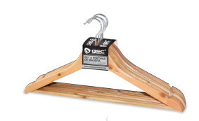 002702551 - 8433373025516 CONCURIER DE 6 cintres en bois