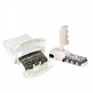 Amplificador de Mastro Inteligente SmartKom com Auto-programação 4e/1s "EasyF": 3x(VHF/UHF)[dc]-FMmix G 45-(-1)dB Vs 85dBµV. Inclui Fonte de Alimentação de Interior 2e/1s "F" 12V-800mA, com antena Bluetooth