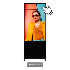 Totem tátil com monitor 55" 4K - Sinalética digital local USB - Sinalética digital FocSign (opcional) - Utilização em interiores - Funcionamento 24/7 - Android 13