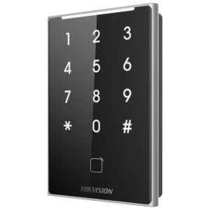 Zutrittsleser – Zutritt per MF DESFire-Karte und PIN – LED und akustische Anzeige – Wiegand 26/34 | RS485 – Kompatibel mit Hikvision-Controllern – Geeignet für den Außenbereich IP65