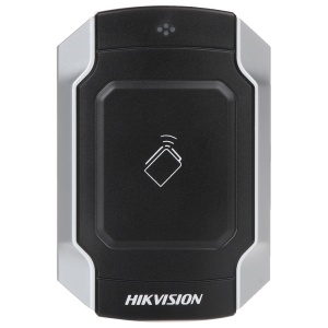 Leitor de acesso - Acesso por Cartão MF - Indicador LED e acústico - Wiegand 26/34 | RS485 - Compatível com os controladores Hikvision - Adequado para uso exterior IP65 | IK10