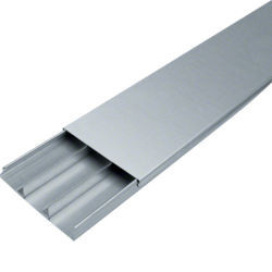 UK190283 - Gutter en métal 28x190 3 Comp. Hager Ean: 4012002230947