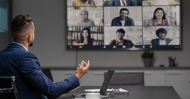 Construye tu sala de videoconferencia profesional:  conoce los elementos que llevarán al éxito tus reuniones virtuales
