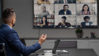Construye tu sala de videoconferencia profesional:  conoce los elementos que llevarán al éxito tus reuniones virtuales