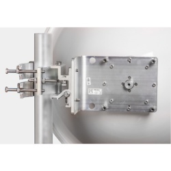 JIROUS JRMA0-680-10/11 Antena Direccioonal Dimensiones (2 ft / 60.96 cm) Ganancia 36 dBi 10.1-11.7 GHz Conector de guia de onda para B11 Incluye montaje de alineacion