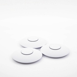 UBIQUITI UAP-NANOHD-3 Paquete de 3 Access Point UniFi 802.11ac Wave 2 MU-MIMO4X4 con antena Beamforming hasta 1.7 Gbps para interior PoE 802.3af soporta 200 clientes No incluyen PoE&acute;s
