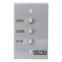 DKS DOORKING 1200-007 Botonera triple compatible con motores para portones abatibles y corredizos Doorking / Uso en interiores / Facil instalacion en caja estandar