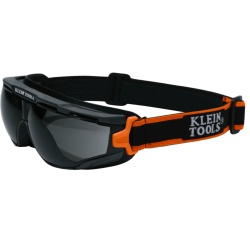 KLEIN TOOLS 03611 Gafas de Seguridad Compactas / Cristales Sombreados Grises / ANSI Z87.1+ D3 D4 y CSA Z94.3 / Claridad Óptica Clase 1 / Protección UV 99.9% / Rejillas Antivaho / Correa con Agarres de Silicona / Policarbonato