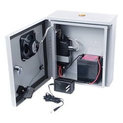 Syscom RPF-4003-SW Radio Portero Compacto en UHF 400 - 470 MHz 4 Watts con Tarjeta Radio Switch.