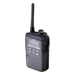 Syscom FSMIP-100H Funda Reforzada de Piel con Cierre Lateral y Visor de Pantalla Frontal Transparente para uso en Radios IP-100H.