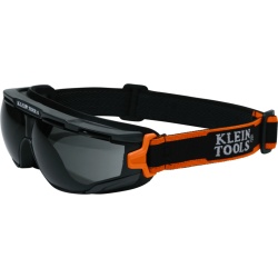 KLEIN TOOLS 03611 Gafas de Seguridad Compactas / Cristales Sombreados Grises / ANSI Z87.1+ D3 D4 y CSA Z94.3 / Claridad Óptica Clase 1 / Protección UV 99.9% / Rejillas Antivaho / Correa con Agarres de Silicona / Policarbonato - Img 2
