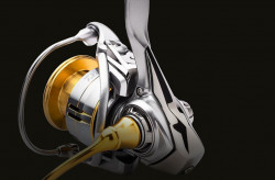 MULINETA DAIWA FREAMS LT 2500D