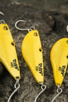 NALUCA SOMN BLACK CAT HEAVY VIBE V LURE 110G YELLOW - Img 5