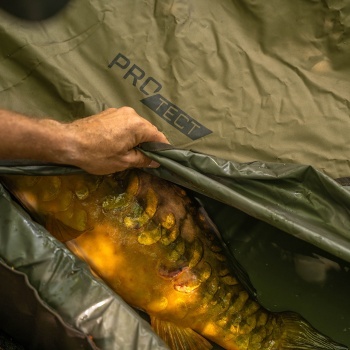 SALTEA DE PRIMIRE AVID CARP PRO-TECT DELUXE 126X72X26CM - Img 12