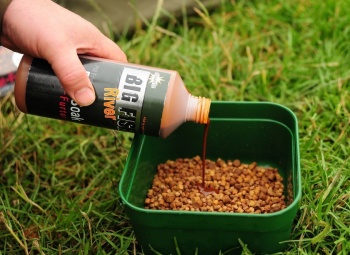 ADITIV LICHID DYNAMITE BAITS BIG FISH RIVER - MEAT-FURTER BAIT SOAK 500ML - Img 2