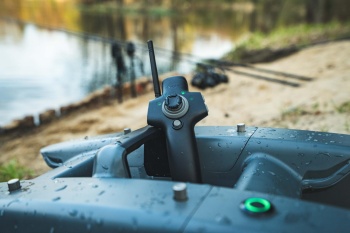 TELECOMANDA DEEPER SPARK BAIT BOAT WITH CASE - Img 2