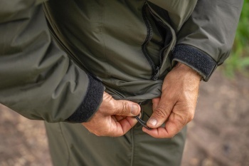 COSTUM DE IARNA AVID CARP ARCTIC SERIES L - Img 10