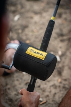 HUSA MULINETA BLACK CAT BUSTER REEL NEOPRENE COVER - Img 5
