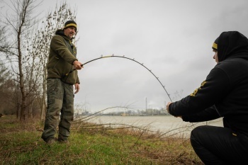 LANSETA BLACK CAT PERFECT PASSION X CASTING 2.20M 30-150G 1+1TR - Img 8