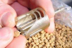 METHOD FEEDER GURU IN LINE PELLET 28G MAR.L