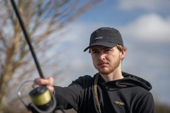 SAPCA IMPERMEABILA AVID CARP STEALTH BLACK 5-PANEL CAP - Img 1