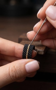 Alet - Inel Handmade Lat Negru cu Linie din Margele Miyuki Placate cu Aur