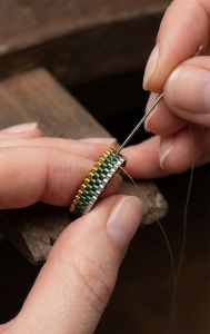 Alet - Inel Handmade Lat din Margele Miyuki Verde si Aurii, Design Premium