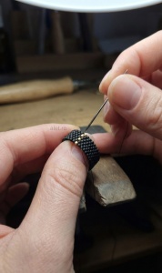 Alet - Inel Handmade Lat Negru din Margele Miyuki Placate cu Aur