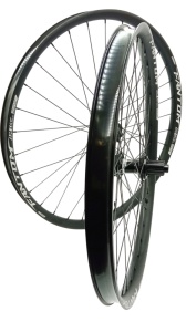 Roti Funn Fantom Boost Mullet 27,5"R/29''F, jante Fantom AM40, 32H, Tubeless, valva presta 44mm, ax fata 15x110mm, ax spate 12x148mm, ptr, frana disc (6 suruburi) caseta Shimano, negru anodizat