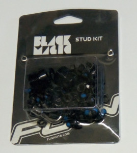 Kit pentru pedale Funn Black Magic (32 cuie schimbabile negre, cheie 4mm)