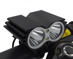 Far Eastpower EBL302A cu acumulator 2 leduri Cree XM-L maxim 1600 lumeni 4 functii